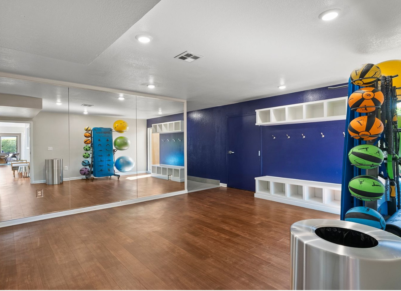 Laurel Crossing - San Mateo, CA - Yoga studio